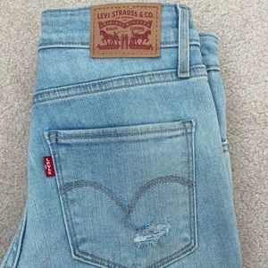 Levi’s 721 High Rise Skinny Jeans. Barely worn, Excellent Condition, Size 27.